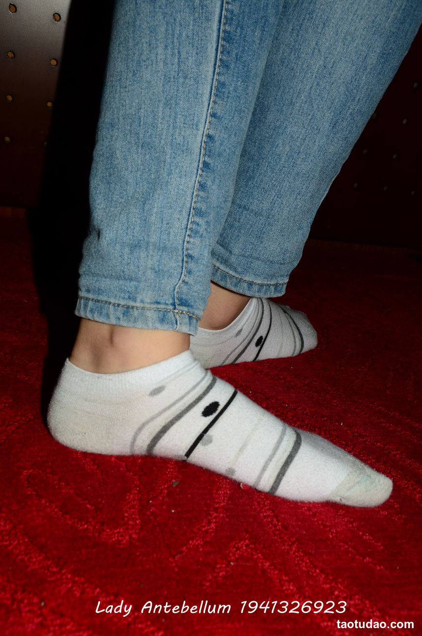 [战前女神] 恋足美腿棉袜女神级摄影套图 029 [167P-350MB]