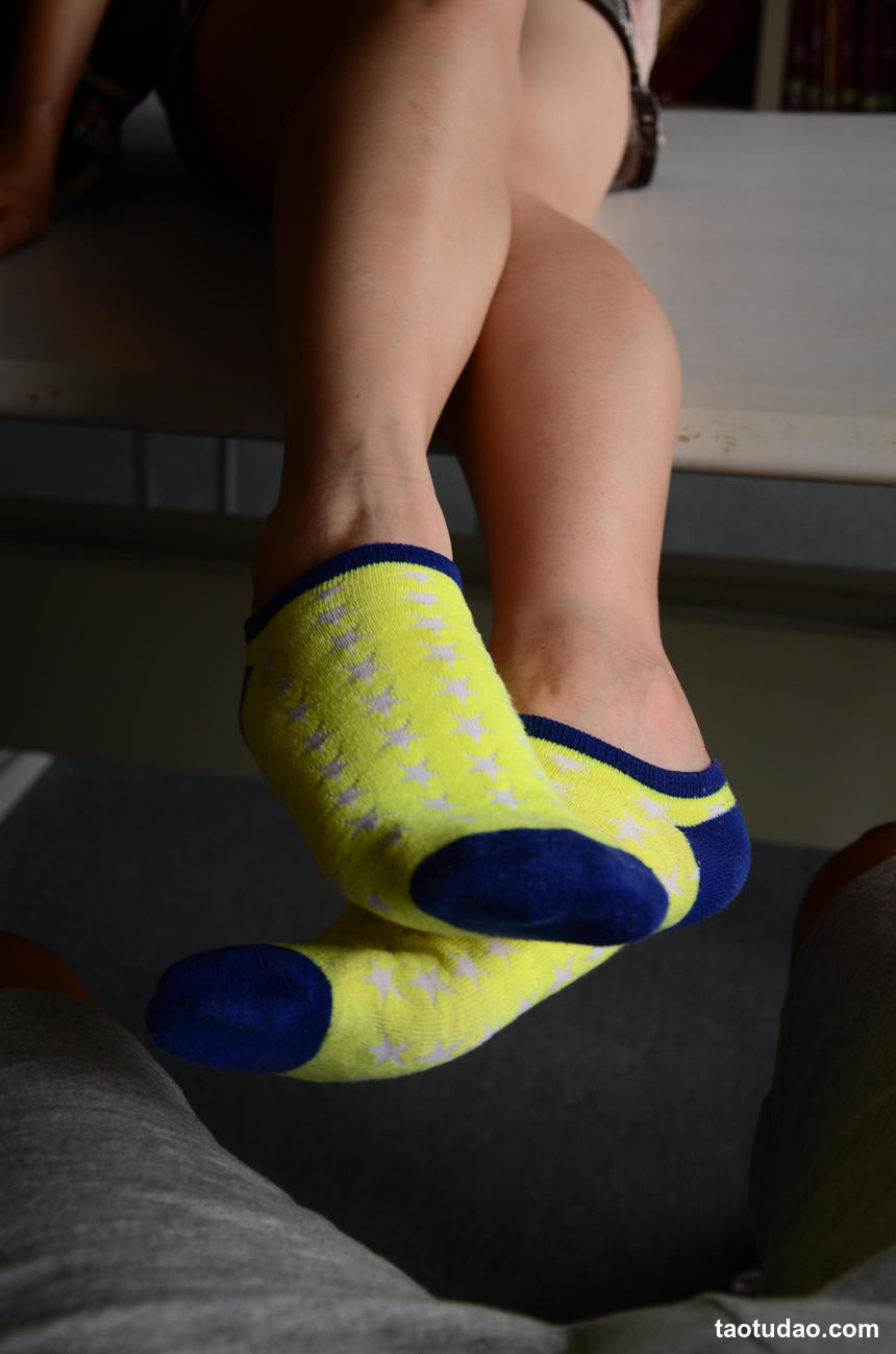 [战前女神] 恋足美腿棉袜女神级摄影套图 034 [57P-59MB]