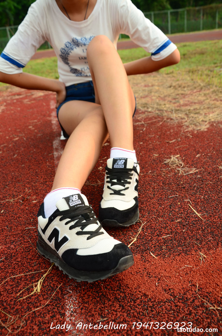 [战前女神] 恋足美腿棉袜女神级摄影套图 035 [91P-195MB]