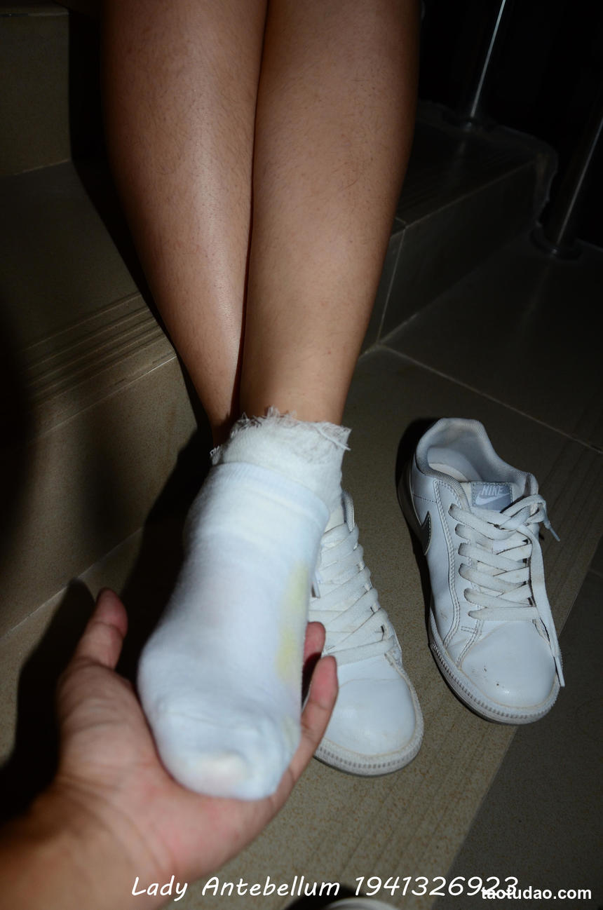 [战前女神] 恋足美腿棉袜女神级摄影套图 036 [73P-101MB]