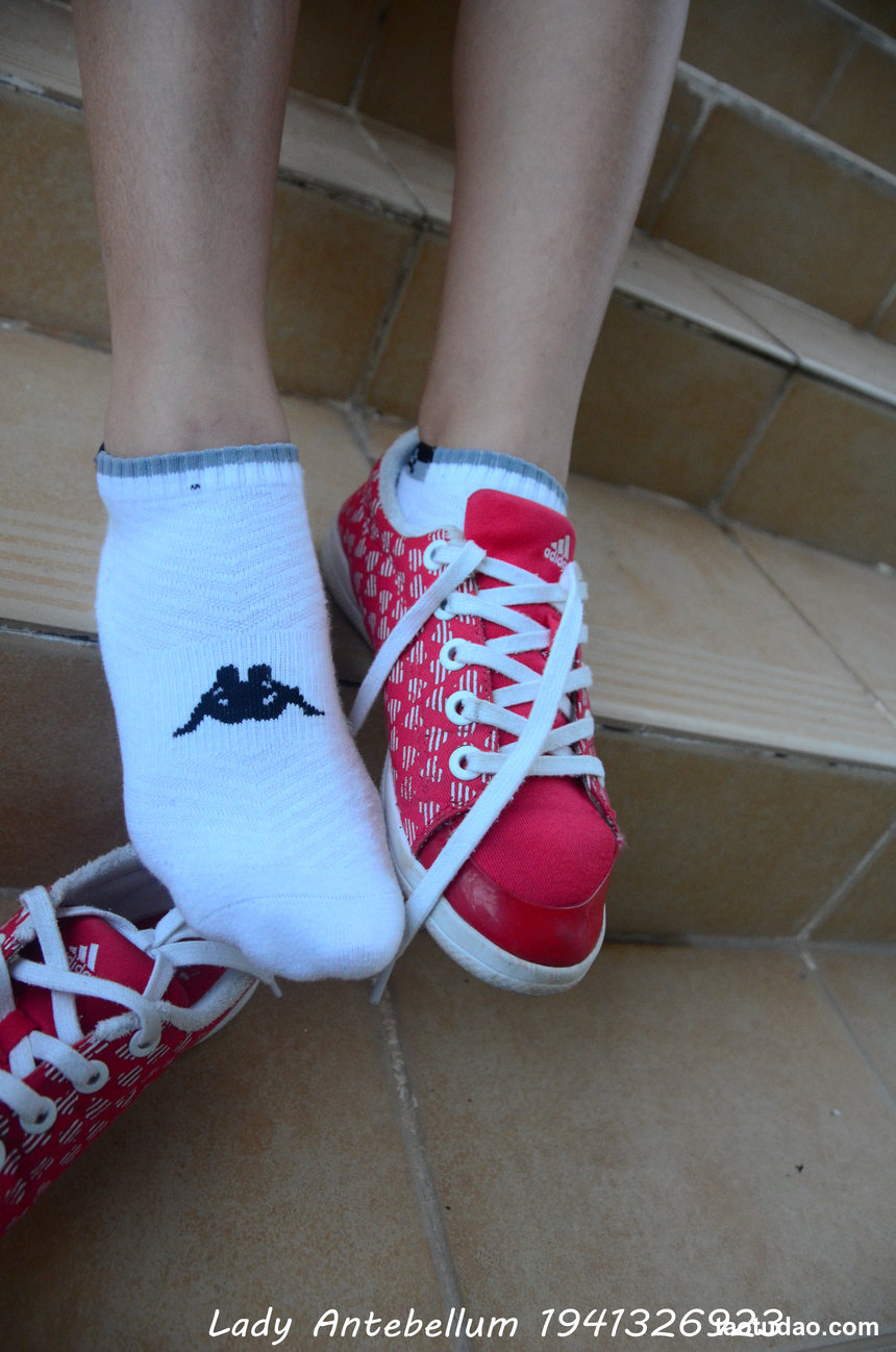 [战前女神] 恋足美腿棉袜女神级摄影套图 039 [37P-118MB]