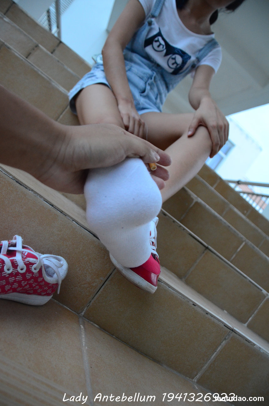 [战前女神] 恋足美腿棉袜女神级摄影套图 039 [37P-118MB]