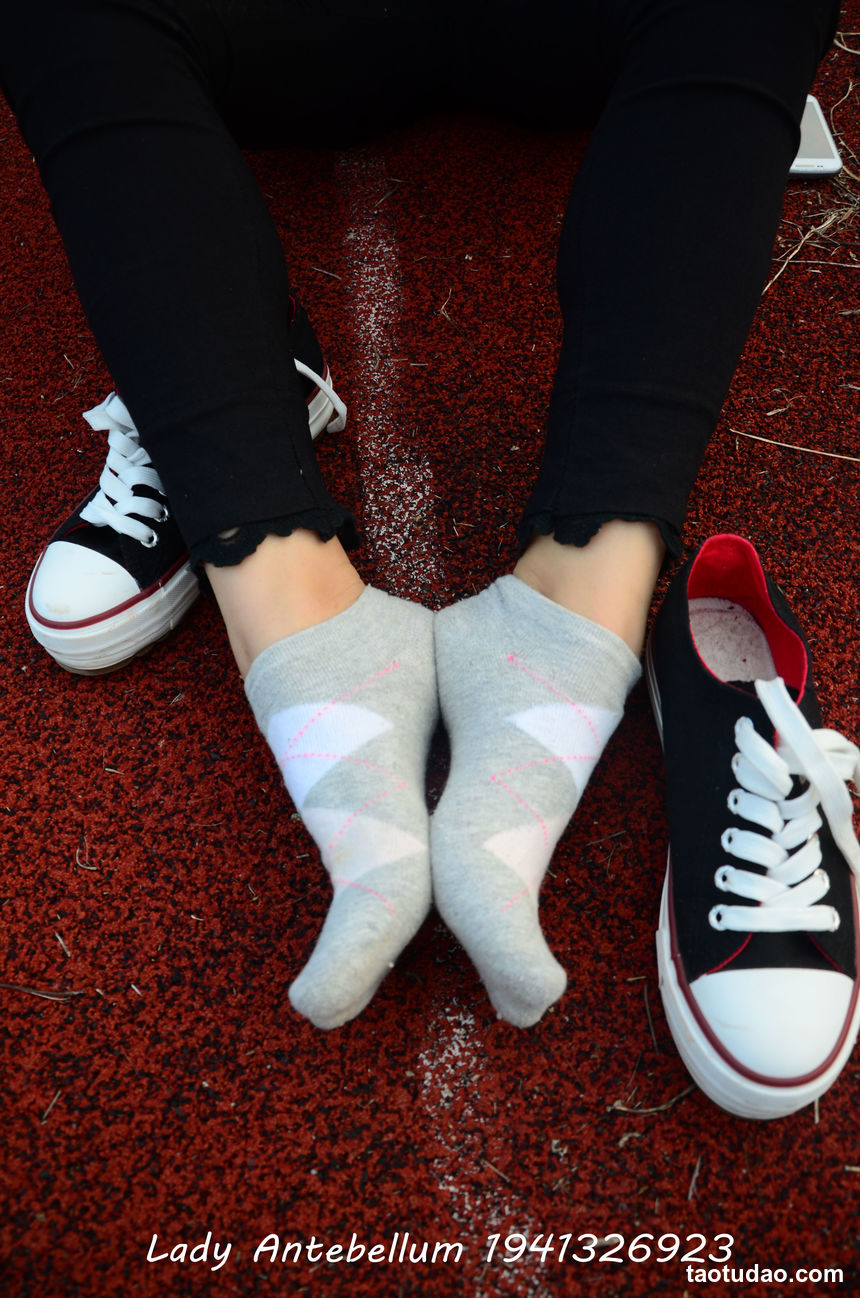 [战前女神] 恋足美腿棉袜女神级摄影套图 041 [92P-199MB]