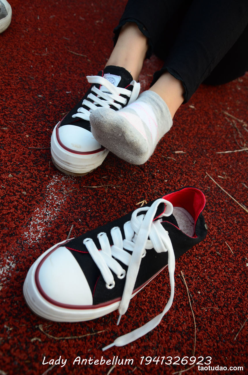 [战前女神] 恋足美腿棉袜女神级摄影套图 041 [92P-199MB]