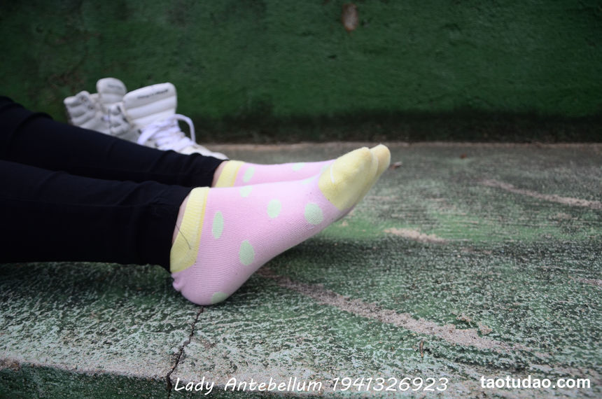 [战前女神] 恋足美腿棉袜女神级摄影套图 042 [100P-168MB]