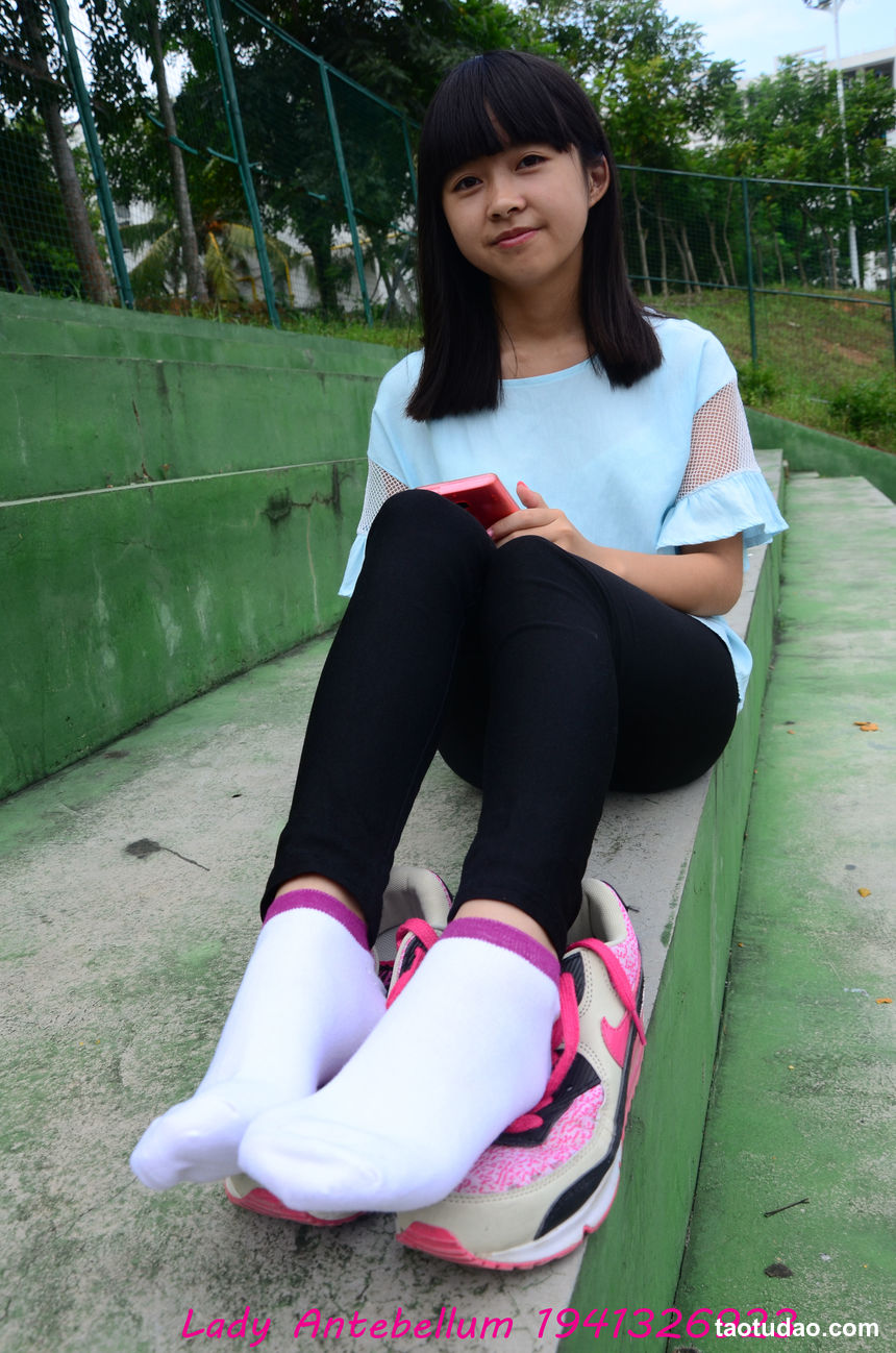 [战前女神] 恋足美腿棉袜女神级摄影套图 045 [82P-153MB]