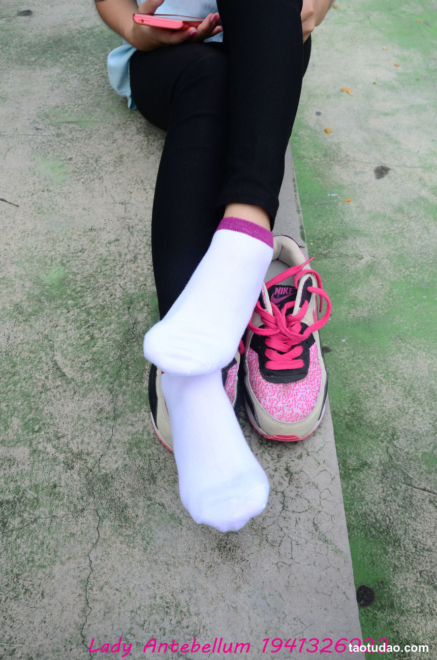 [战前女神] 恋足美腿棉袜女神级摄影套图 045 [82P-153MB]