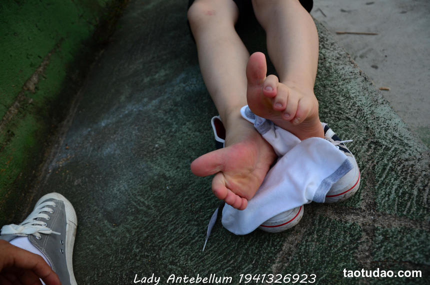 [战前女神] 恋足美腿棉袜女神级摄影套图 047 [116P-162MB]