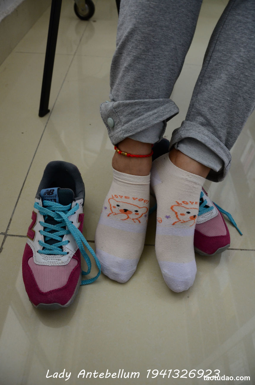 [战前女神] 恋足美腿棉袜女神级摄影套图 048 [71P-123MB]