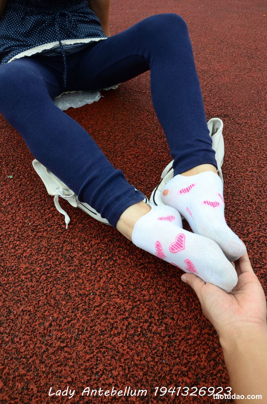 [战前女神] 恋足美腿棉袜女神级摄影套图 050 [117P-274MB]