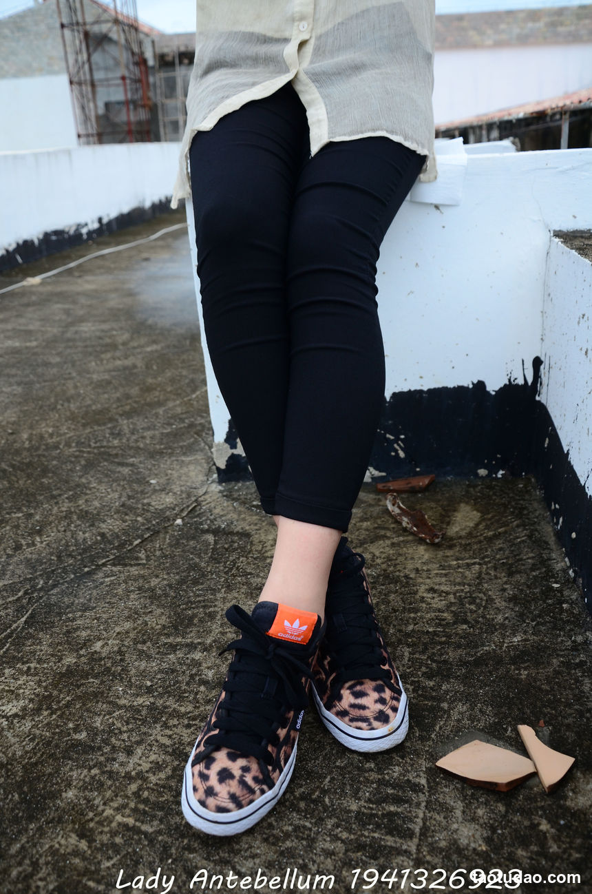 [战前女神] 恋足美腿棉袜女神级摄影套图 051 [155P-255MB]