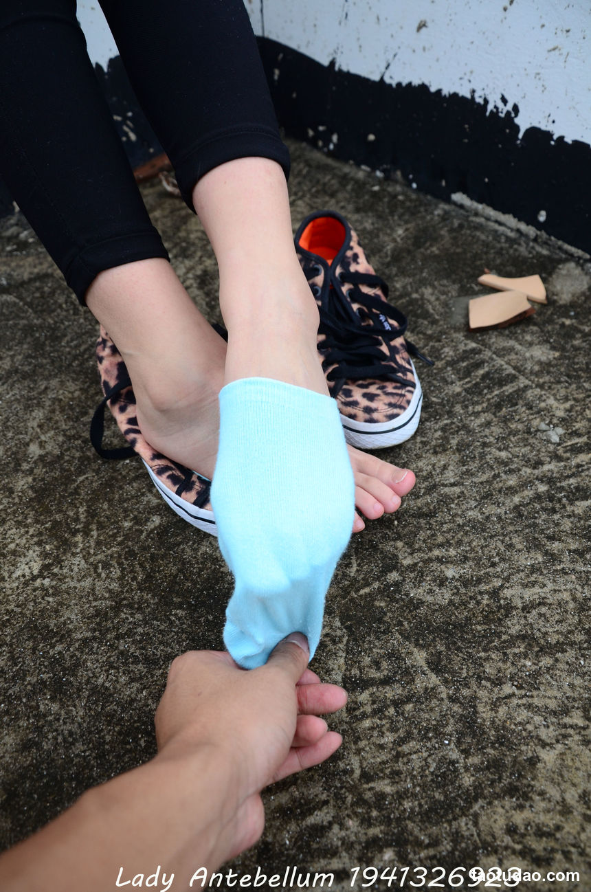 [战前女神] 恋足美腿棉袜女神级摄影套图 051 [155P-255MB]