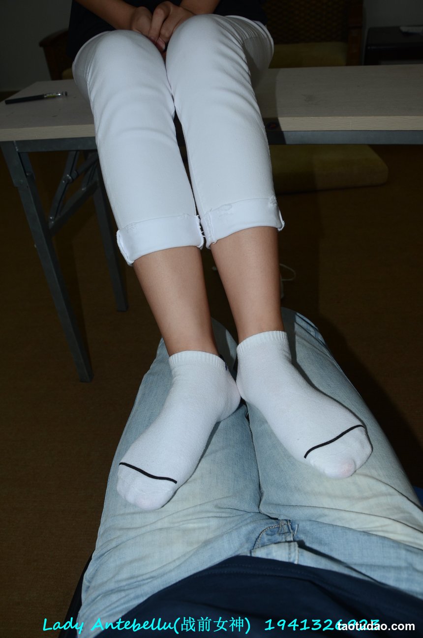 [战前女神] 恋足美腿棉袜女神级摄影套图 052 [179P-130MB]