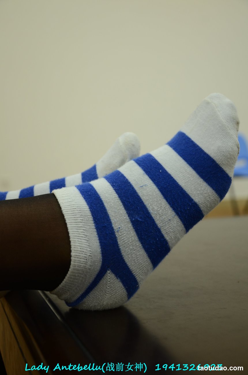 [战前女神] 恋足美腿棉袜女神级摄影套图 053 [288P-222MB]