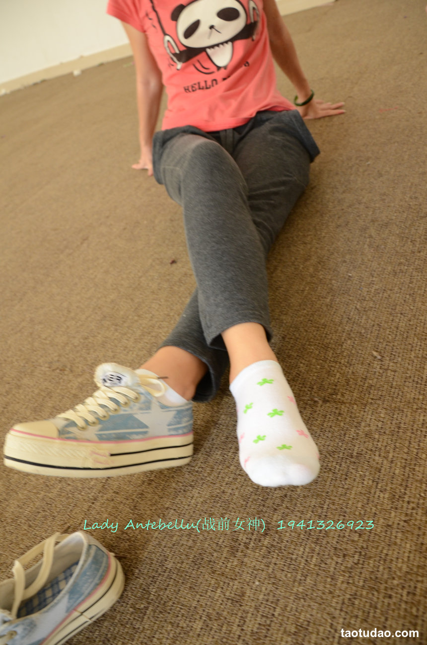 [战前女神] 恋足美腿棉袜女神级摄影套图 058 [101P-273MB]