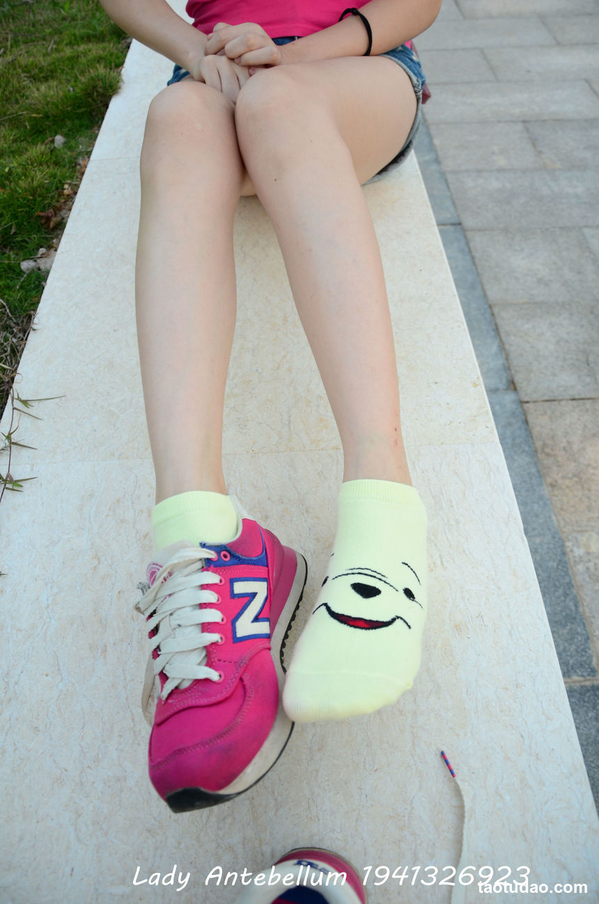 [战前女神] 恋足美腿棉袜女神级摄影套图 060 [101P-155MB]