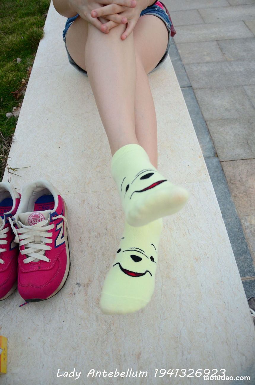 [战前女神] 恋足美腿棉袜女神级摄影套图 060 [101P-155MB]