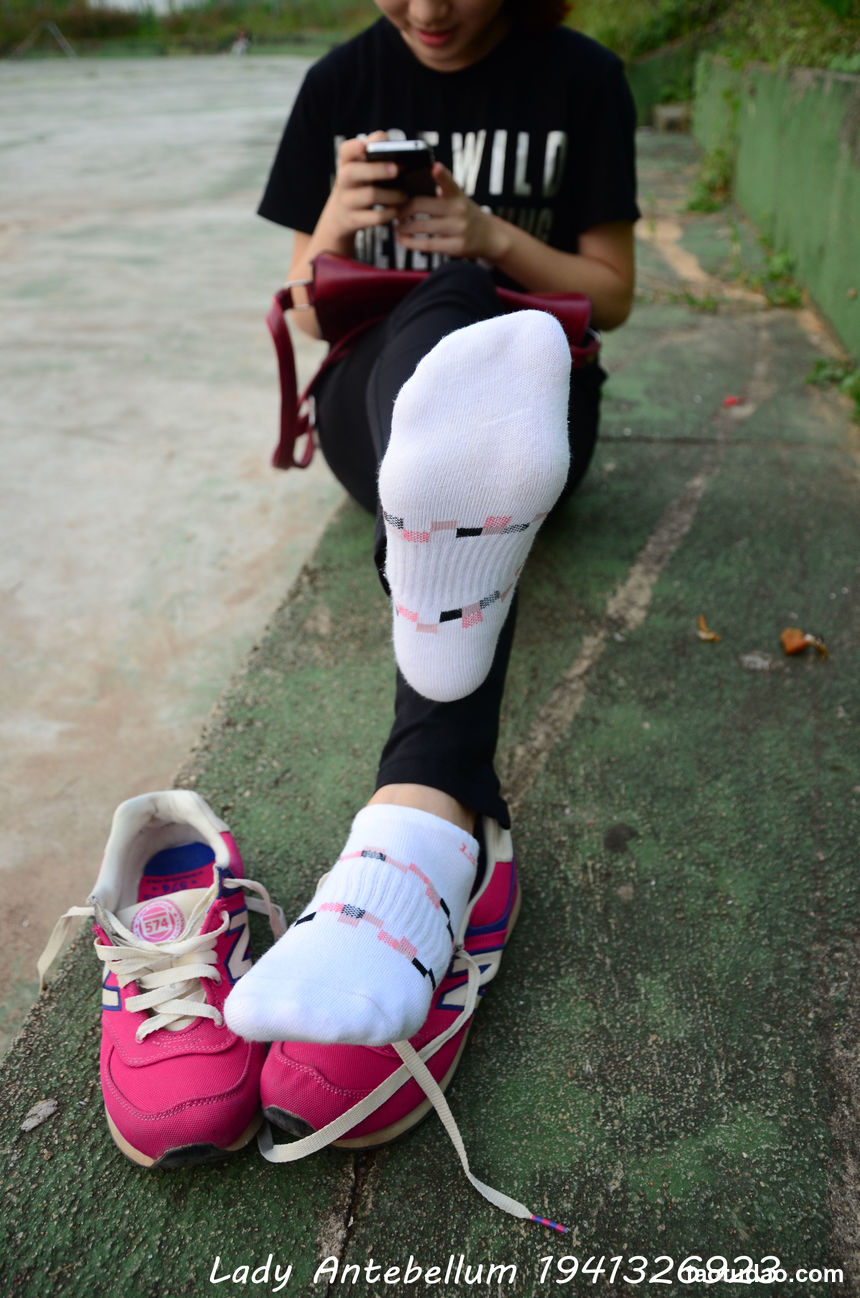 [战前女神] 恋足美腿棉袜女神级摄影套图 062 [78P-147MB]