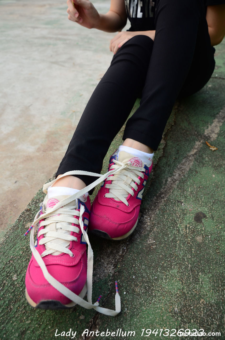 [战前女神] 恋足美腿棉袜女神级摄影套图 062 [78P-147MB]