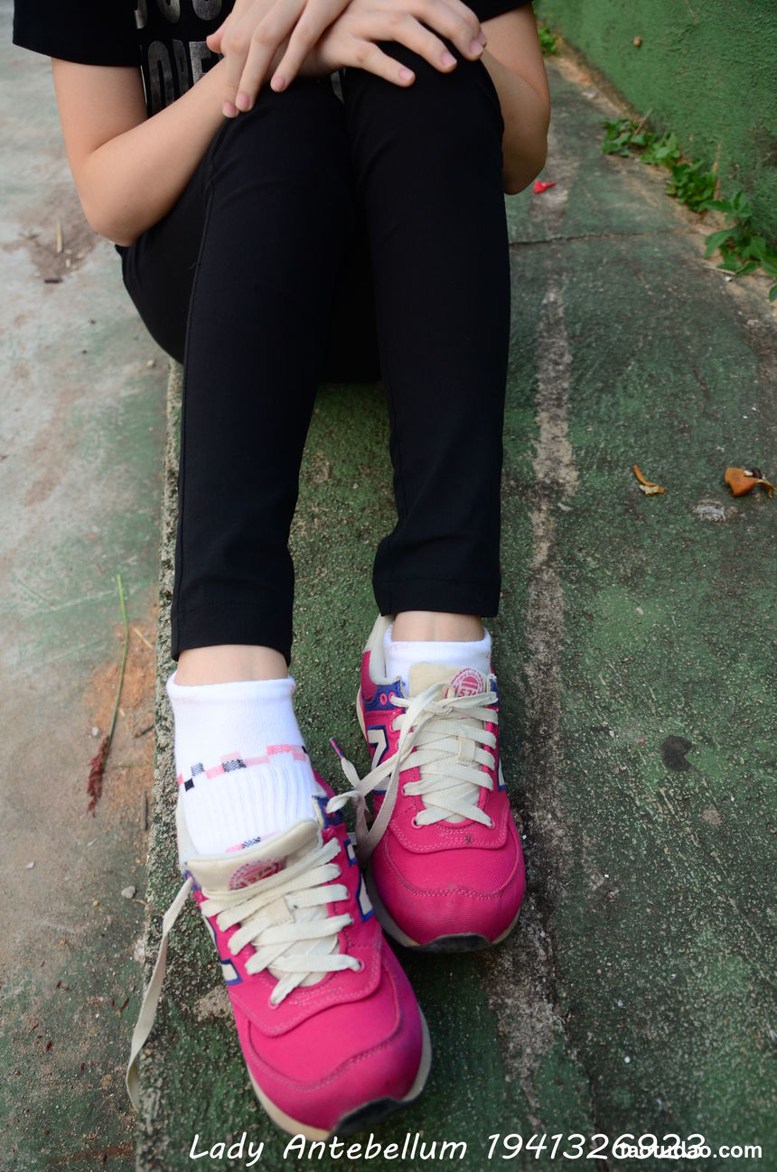 [战前女神] 恋足美腿棉袜女神级摄影套图 062 [78P-147MB]