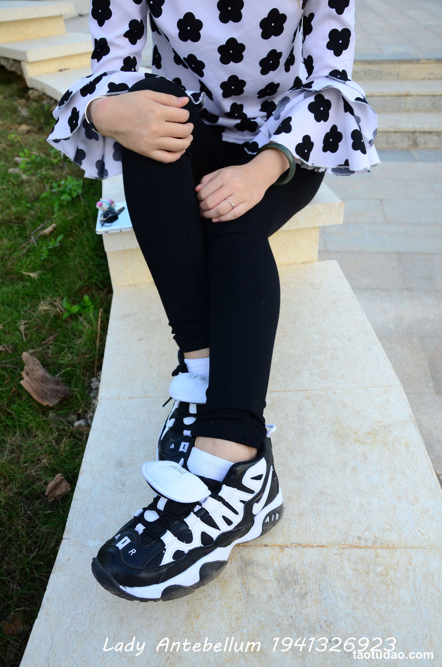 [战前女神] 恋足美腿棉袜女神级摄影套图 063 [89P-124MB]