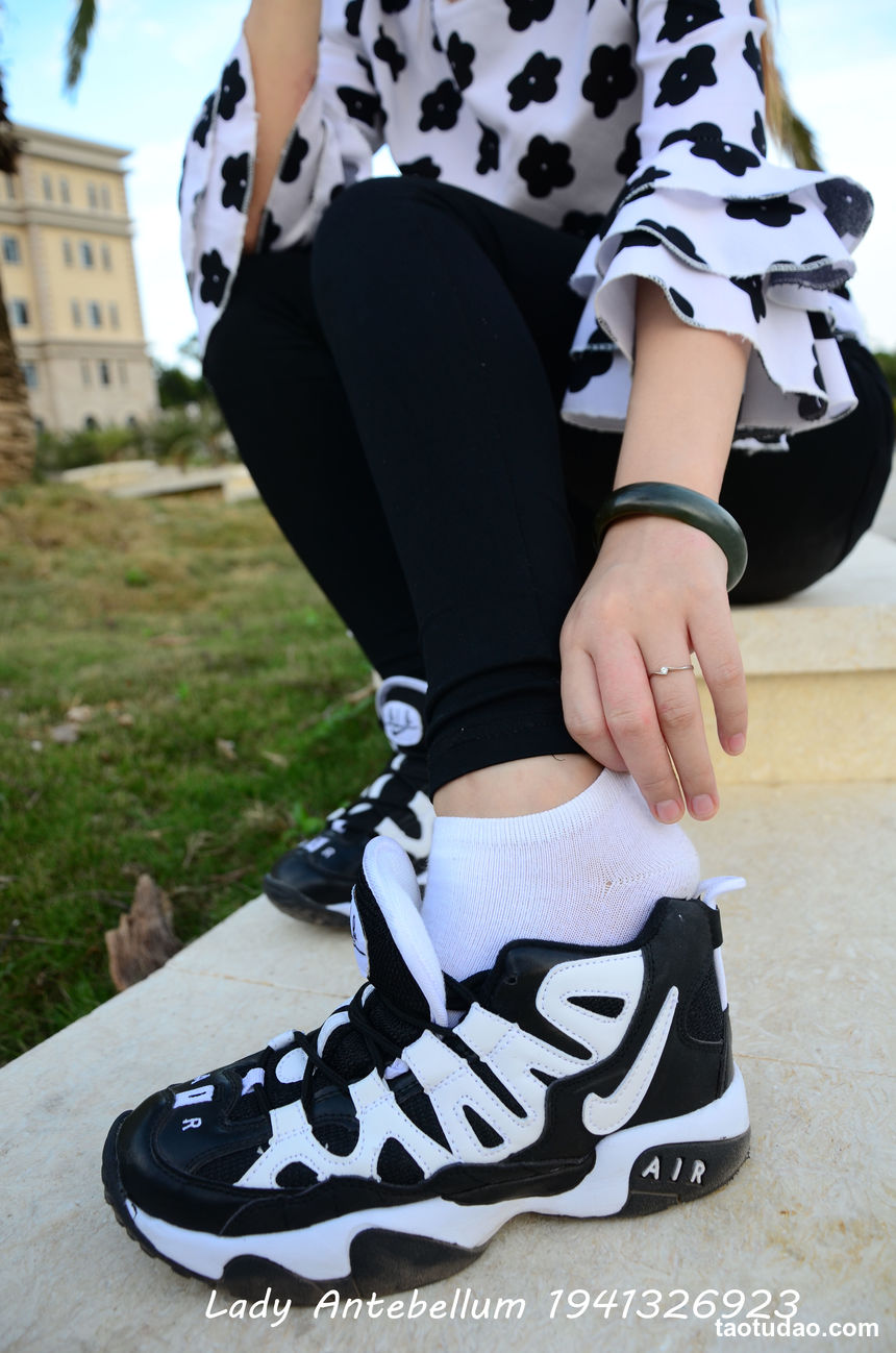 [战前女神] 恋足美腿棉袜女神级摄影套图 063 [89P-124MB]