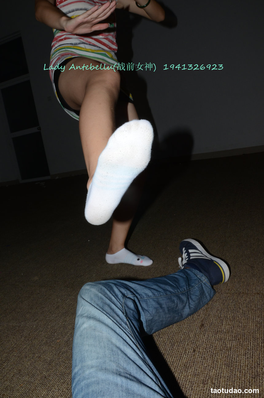 [战前女神] 恋足美腿棉袜女神级摄影套图 064 [62P-157MB]