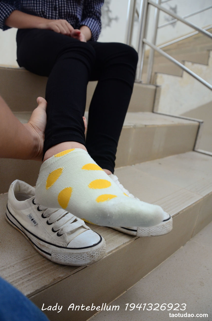 [战前女神] 恋足美腿棉袜女神级摄影套图 066 [58P-92MB]