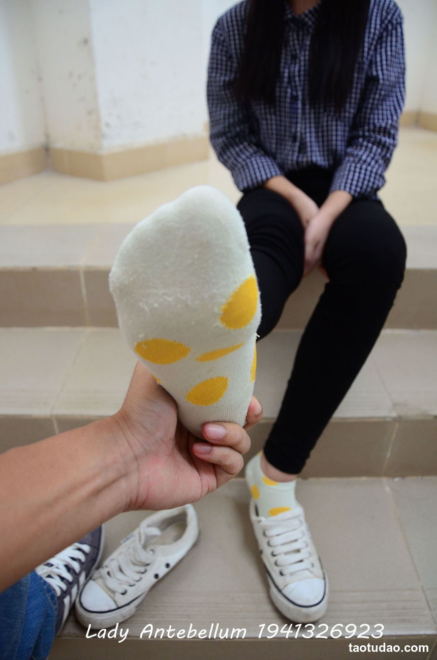 [战前女神] 恋足美腿棉袜女神级摄影套图 066 [58P-92MB]