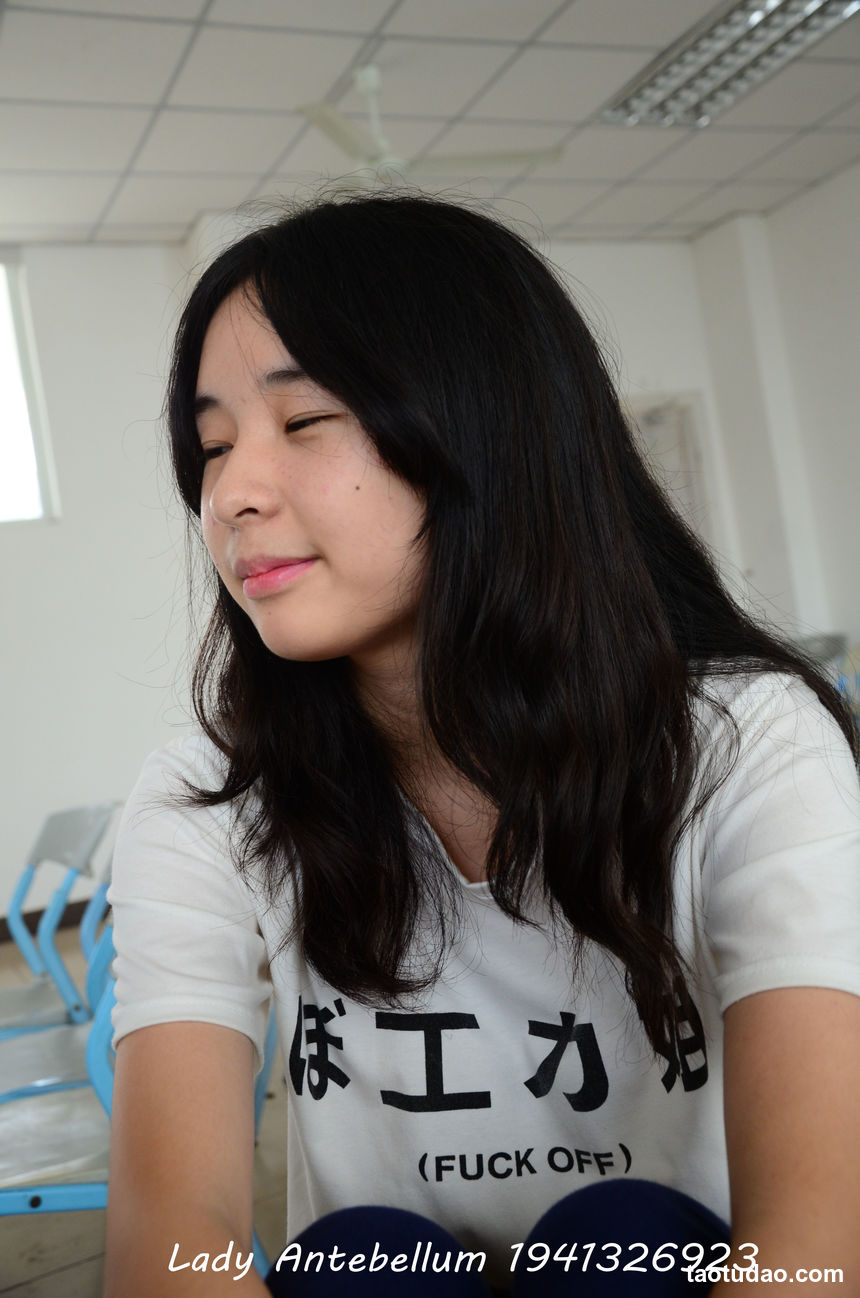 [战前女神] 恋足美腿棉袜女神级摄影套图 067 [88P-125MB]