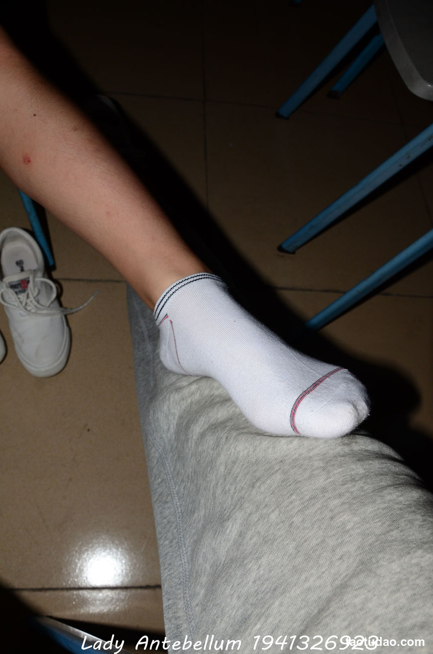 [战前女神] 恋足美腿棉袜女神级摄影套图 068 [62P-91MB]