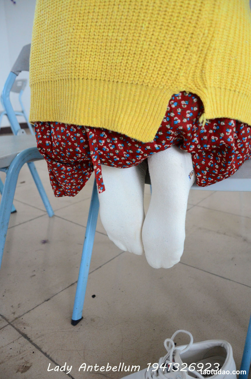 [战前女神] 恋足美腿棉袜女神级摄影套图 069 [72P-127MB]