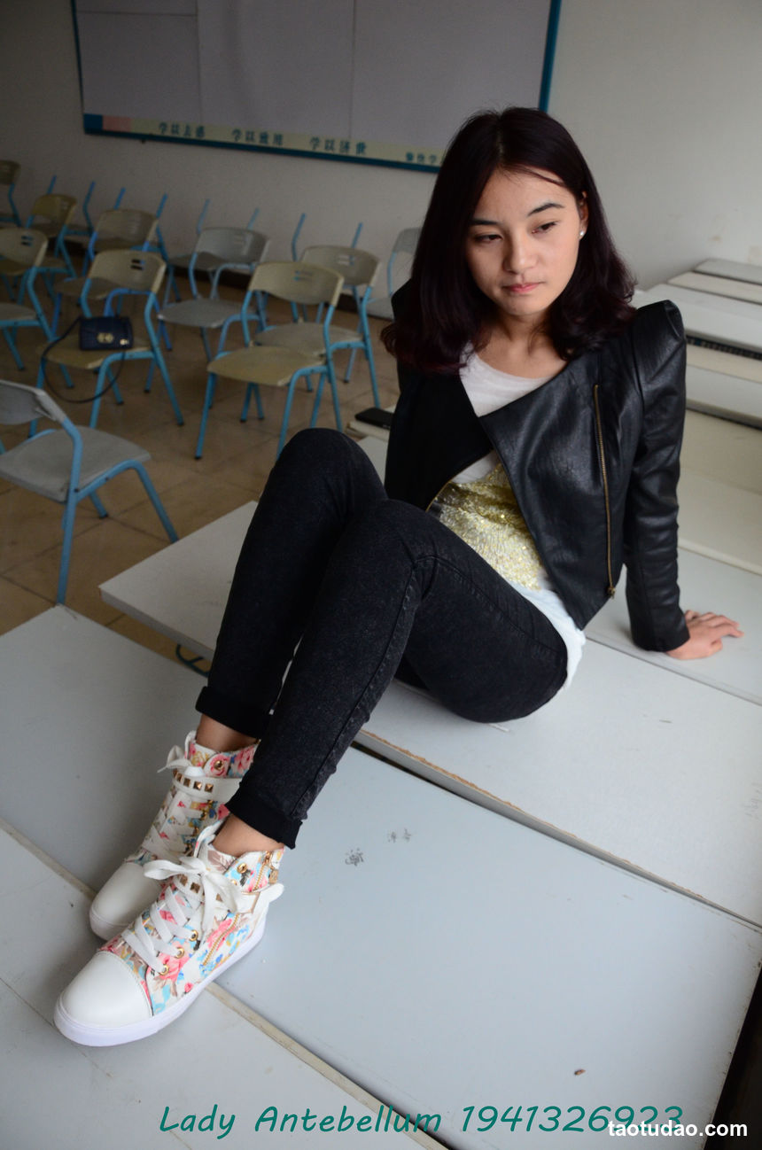 [战前女神] 恋足美腿棉袜女神级摄影套图 070 [82P-139MB]