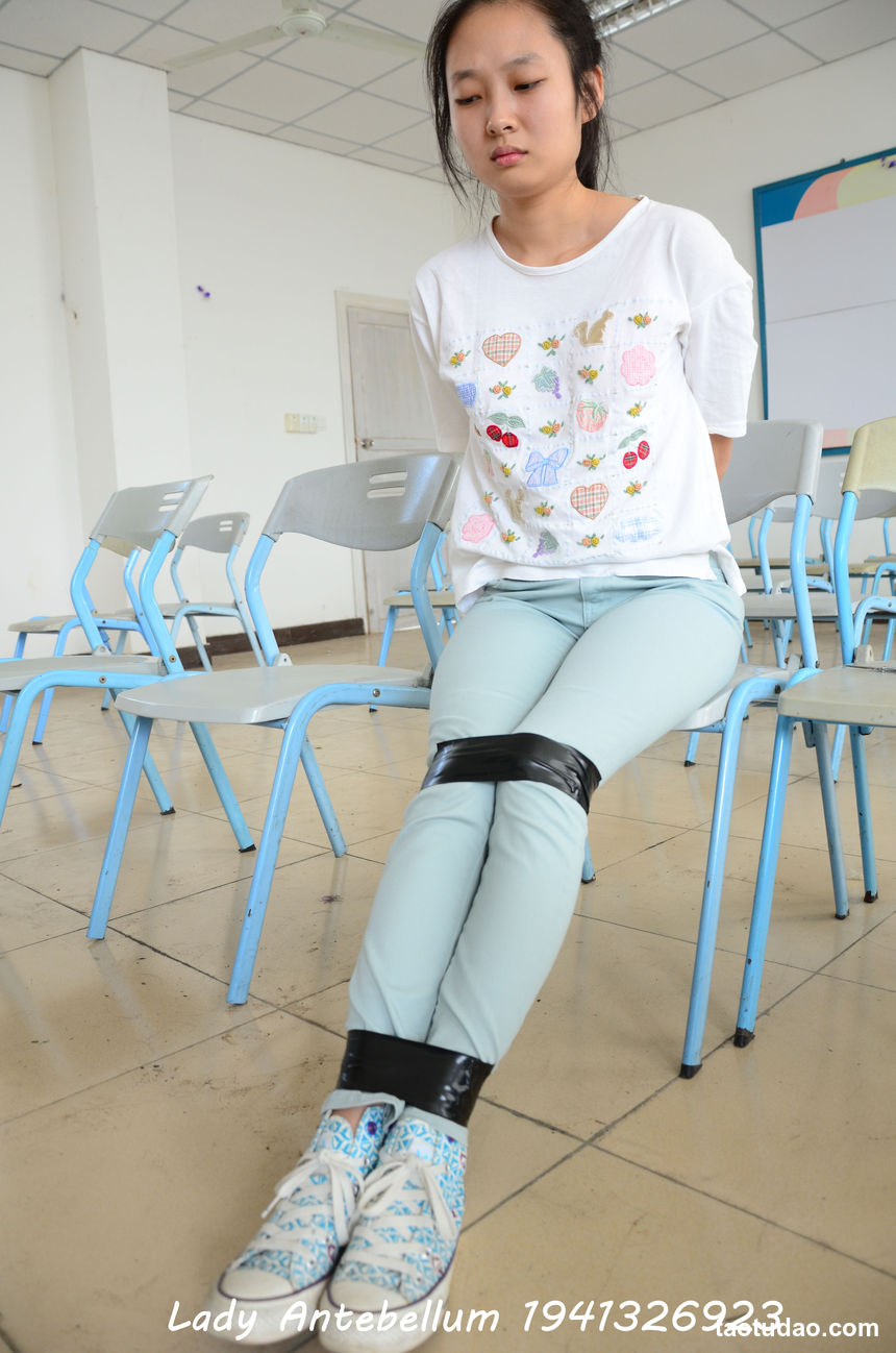 [战前女神] 恋足美腿棉袜女神级摄影套图 071 [92P-129MB]