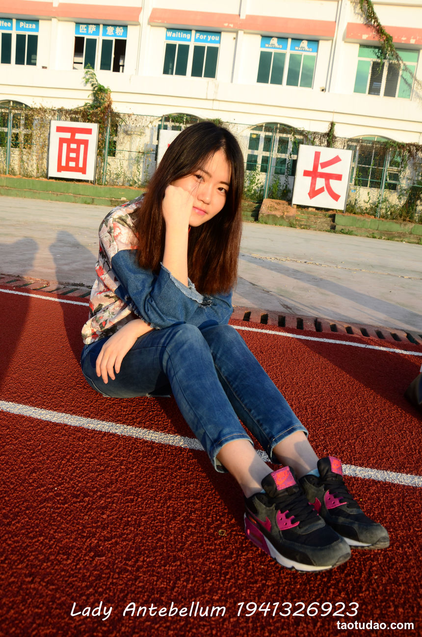 [战前女神] 恋足美腿棉袜女神级摄影套图 072 [72P-150MB]