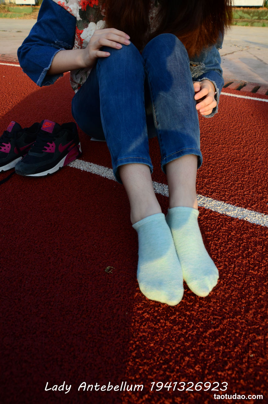 [战前女神] 恋足美腿棉袜女神级摄影套图 072 [72P-150MB]