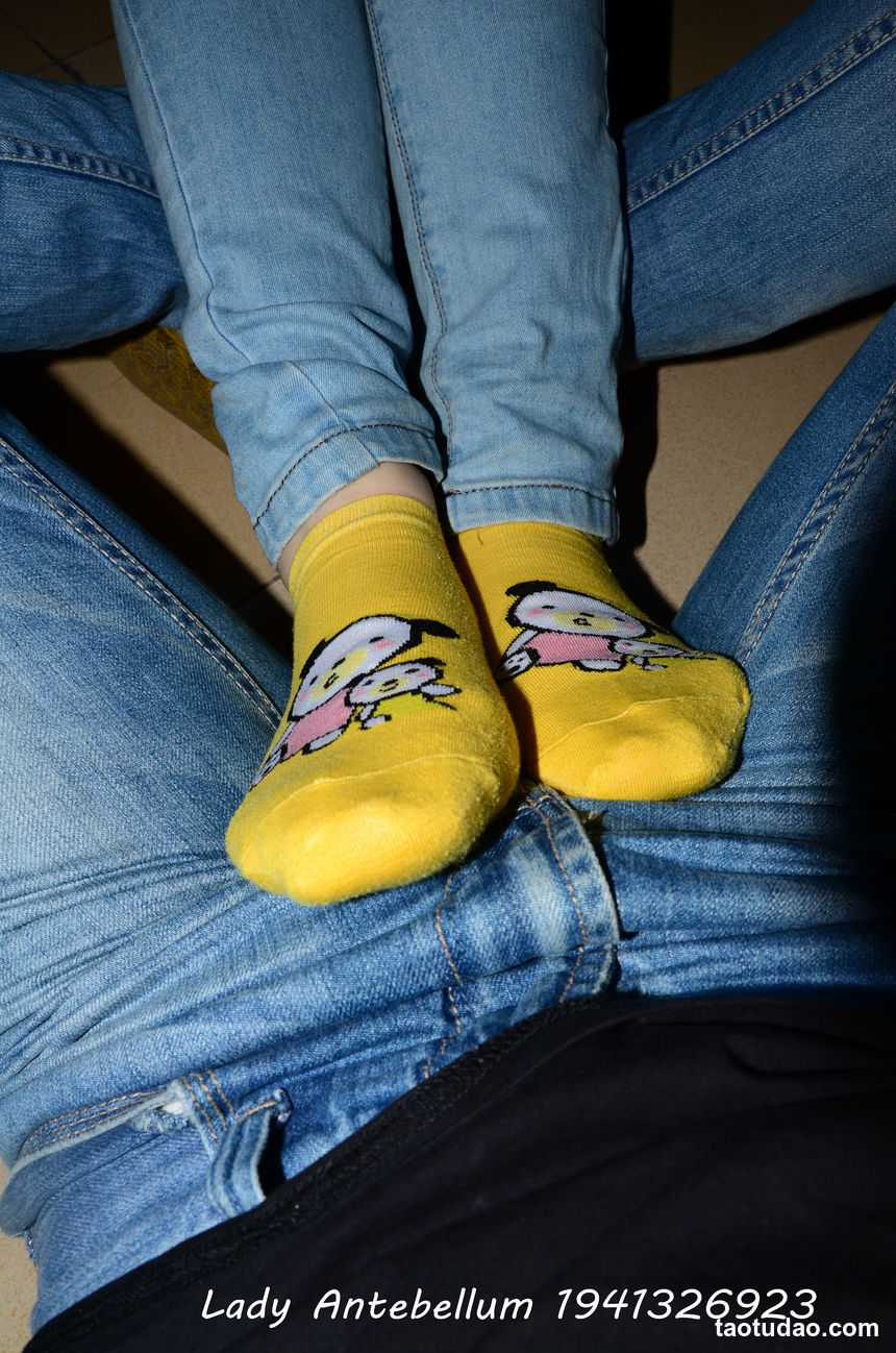 [战前女神] 恋足美腿棉袜女神级摄影套图 073 [71P-150MB]