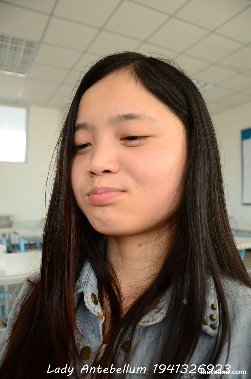 [战前女神] 恋足美腿棉袜女神级摄影套图 076 [52P-78MB]