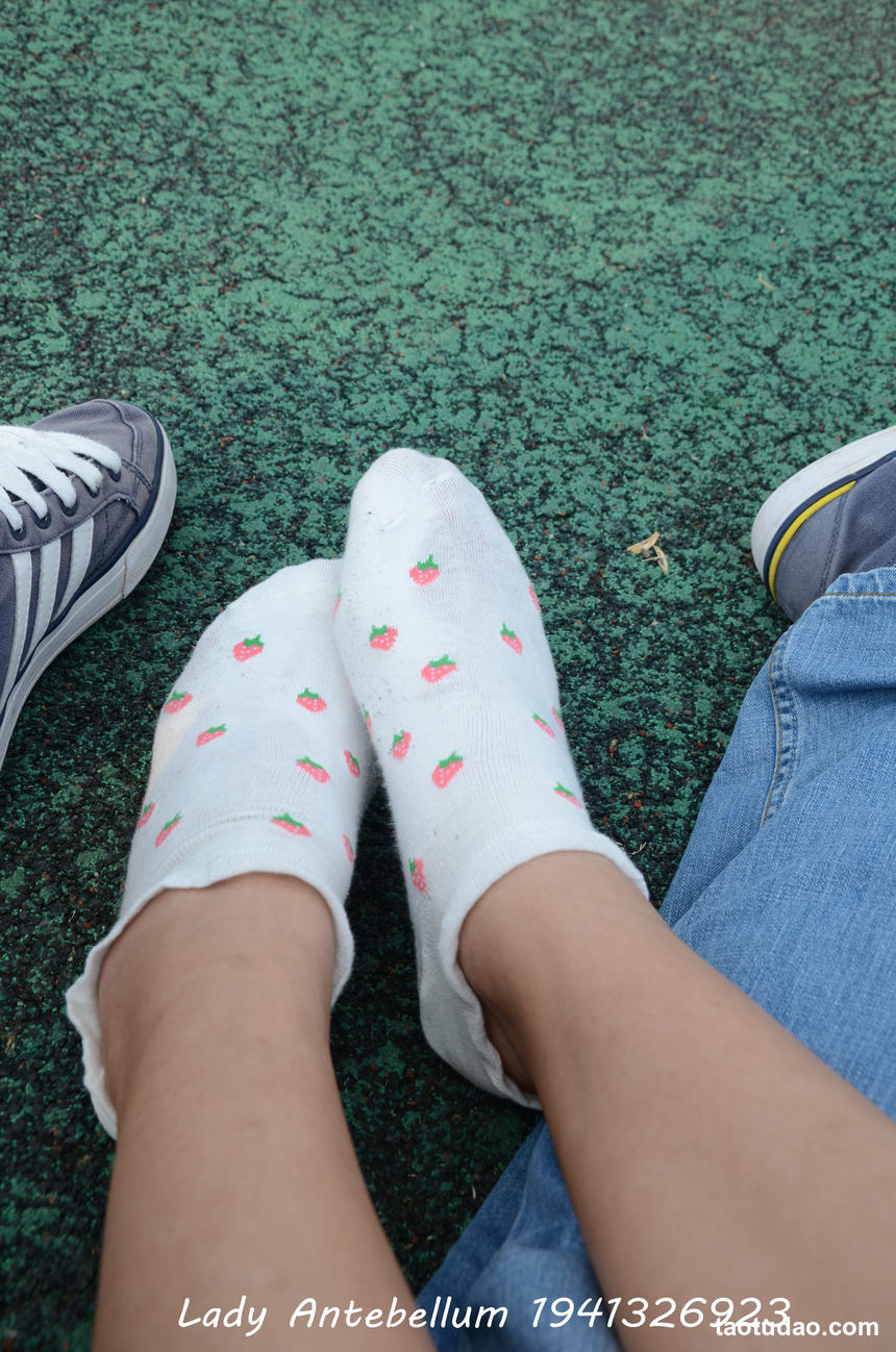 [战前女神] 恋足美腿棉袜女神级摄影套图 078 [122P-185MB]