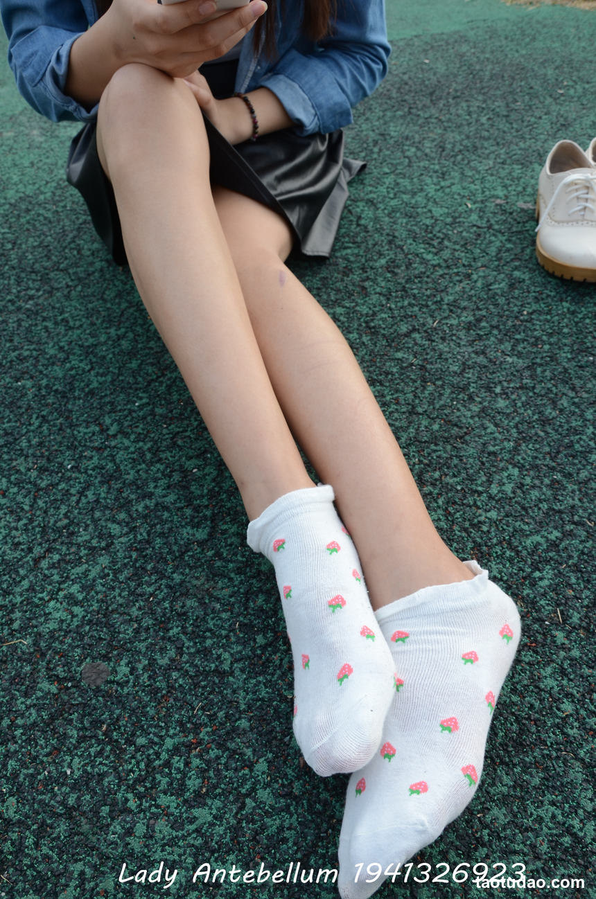 [战前女神] 恋足美腿棉袜女神级摄影套图 078 [122P-185MB]