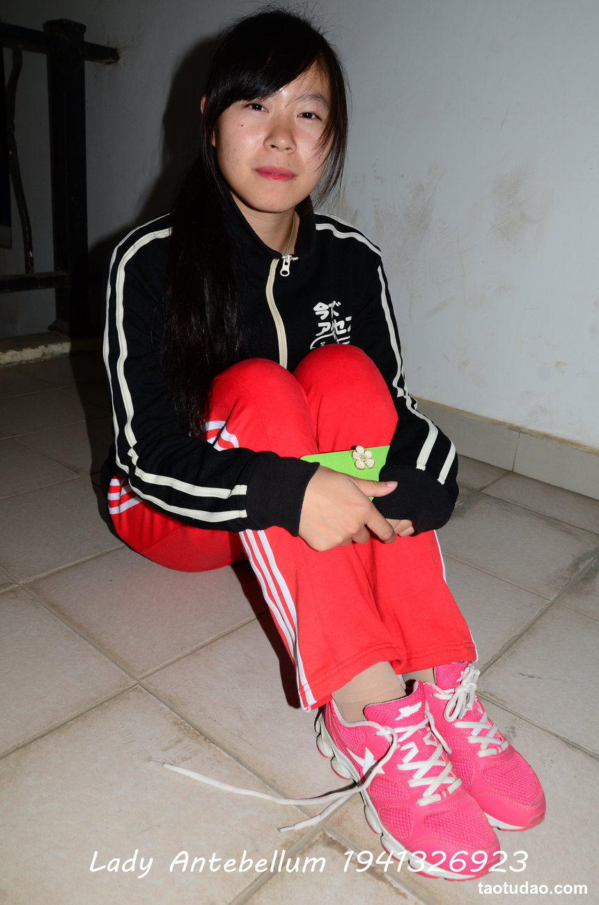 [战前女神] 恋足美腿棉袜女神级摄影套图 079 [115P-261MB]