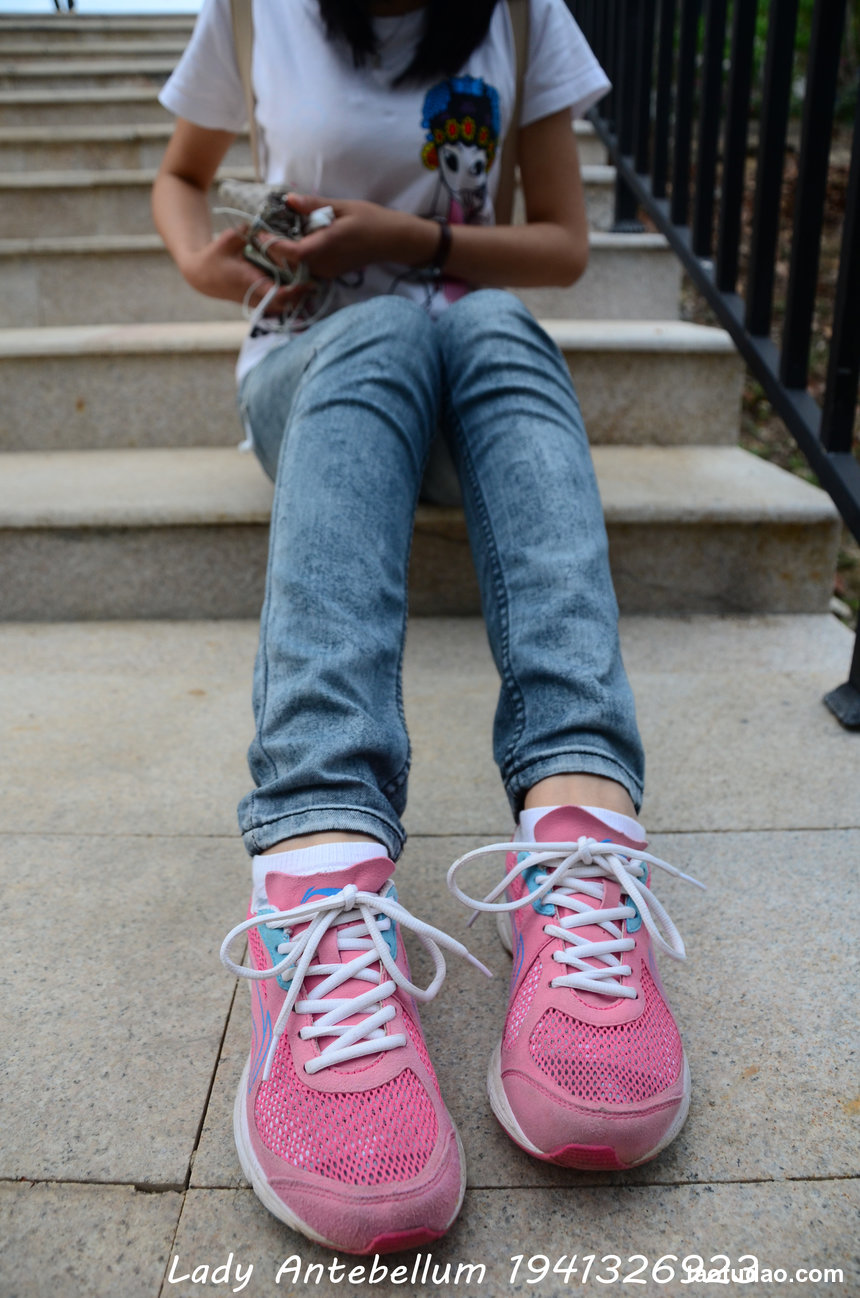 [战前女神] 恋足美腿棉袜女神级摄影套图 084 [53P-139MB]