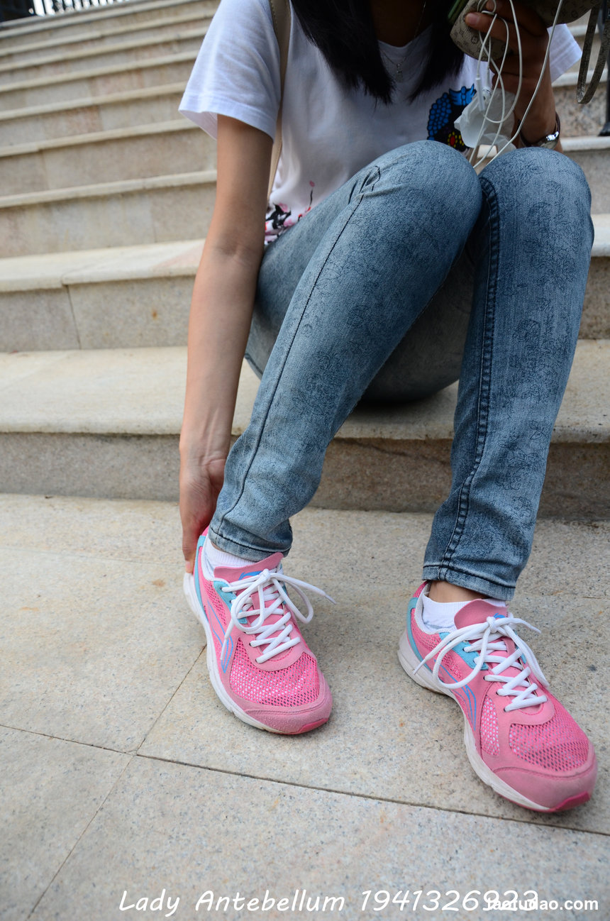 [战前女神] 恋足美腿棉袜女神级摄影套图 084 [53P-139MB]