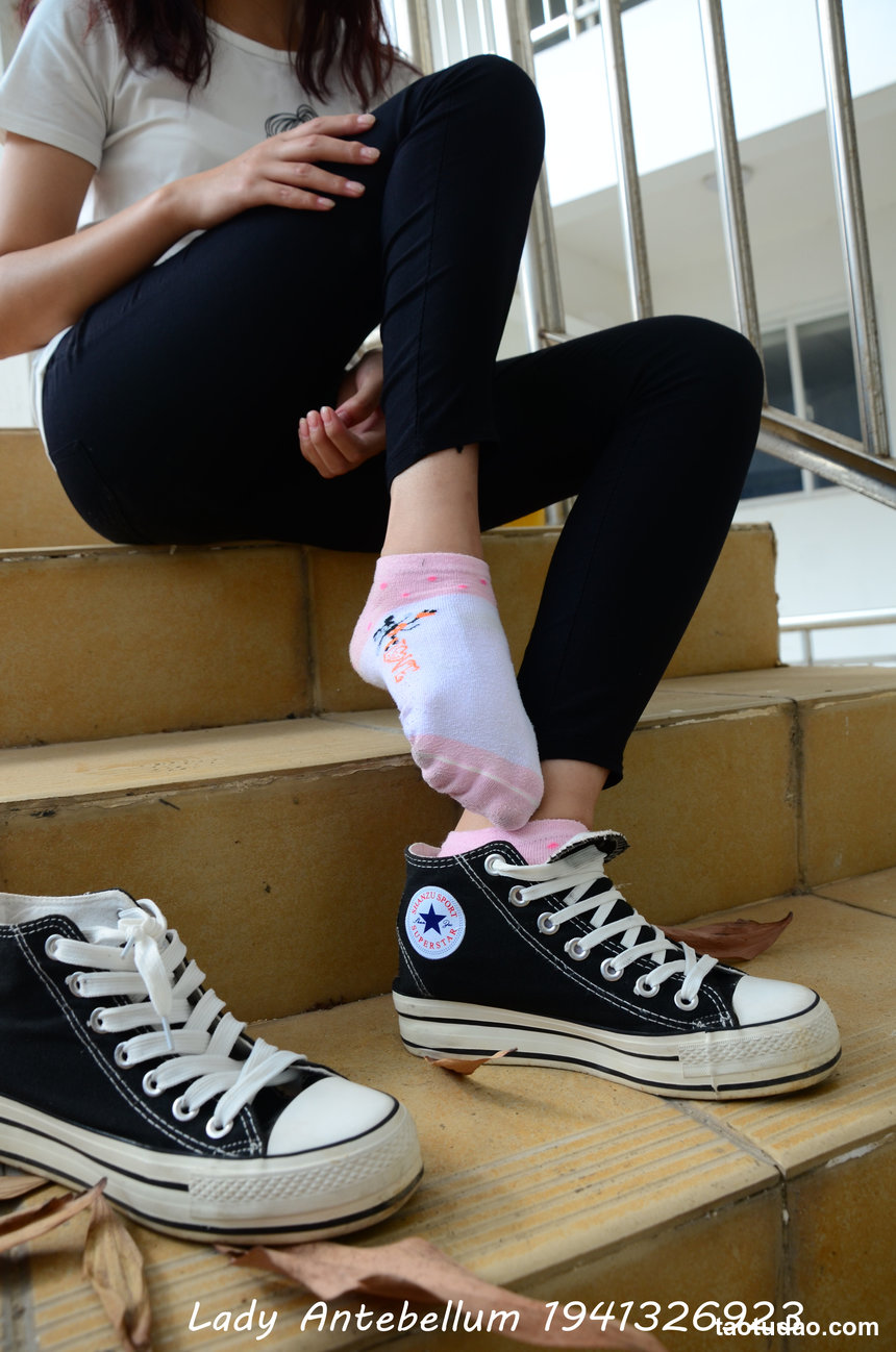 [战前女神] 恋足美腿棉袜女神级摄影套图 085 [79P-136MB]