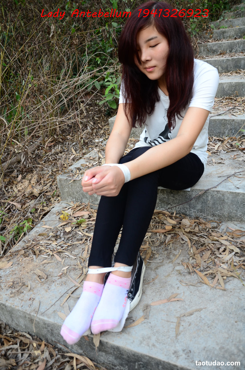 [战前女神] 恋足美腿棉袜女神级摄影套图 086 [92P-222MB]