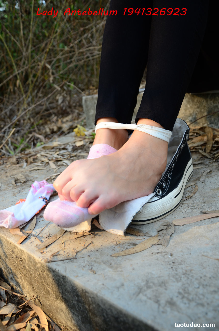 [战前女神] 恋足美腿棉袜女神级摄影套图 086 [92P-222MB]