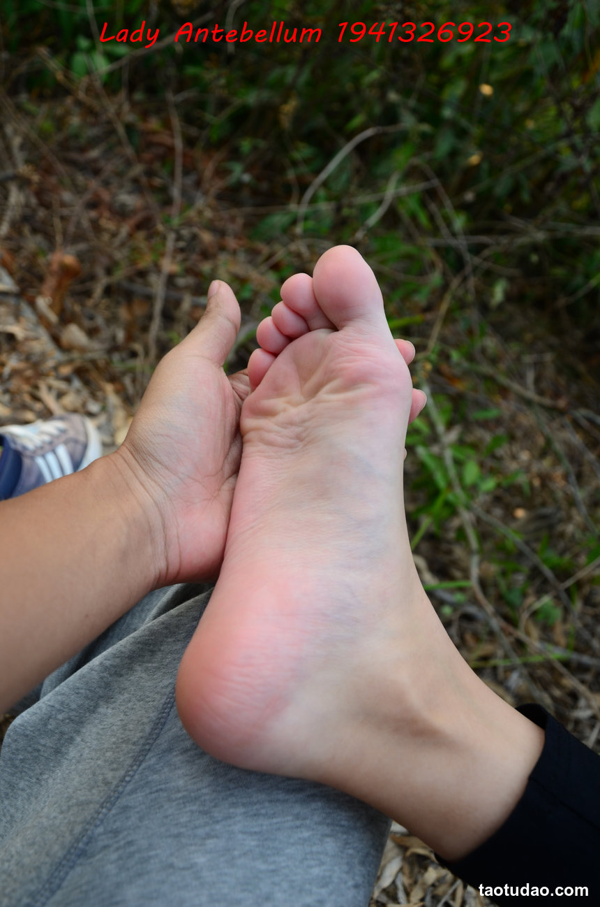 [战前女神] 恋足美腿棉袜女神级摄影套图 086 [92P-222MB]