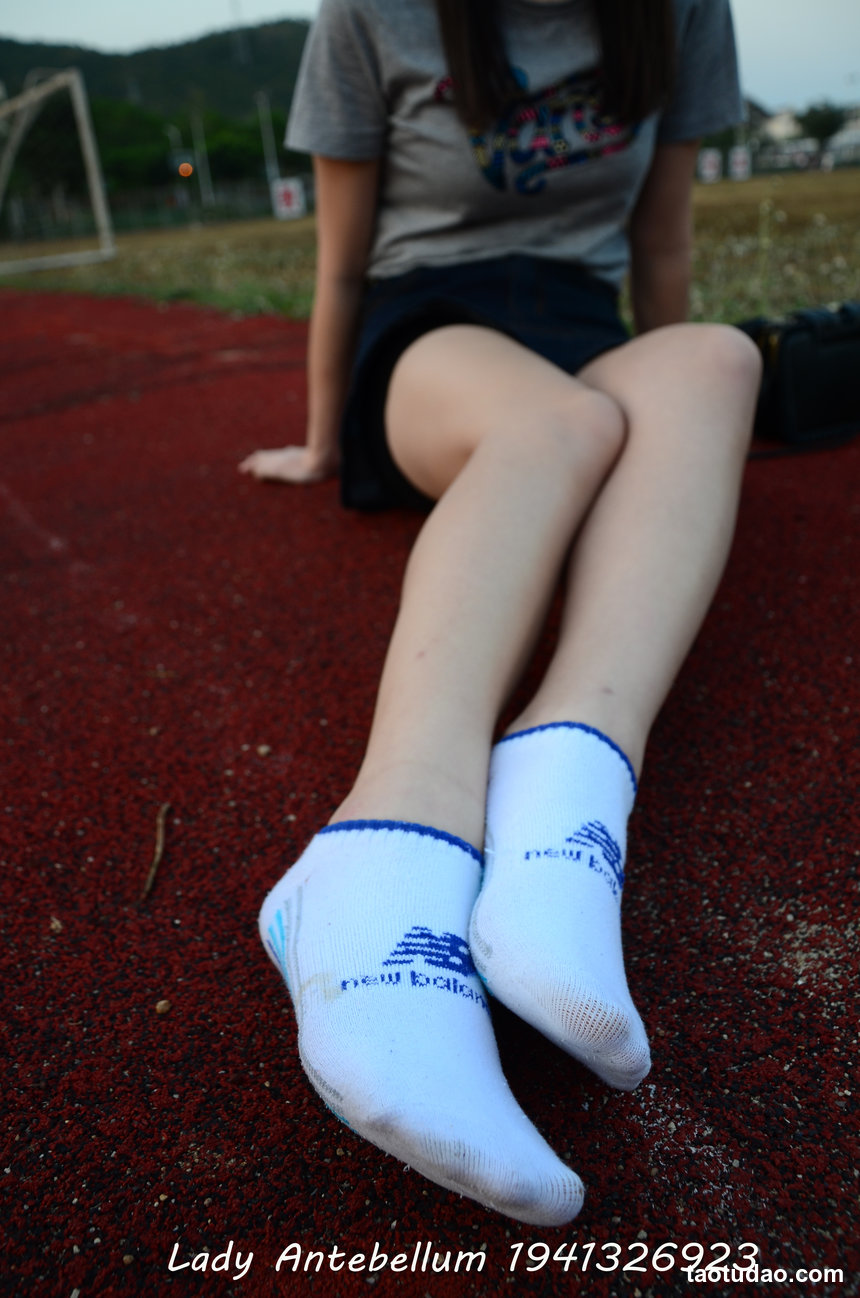 [战前女神] 恋足美腿棉袜女神级摄影套图 087 [86P-221MB]