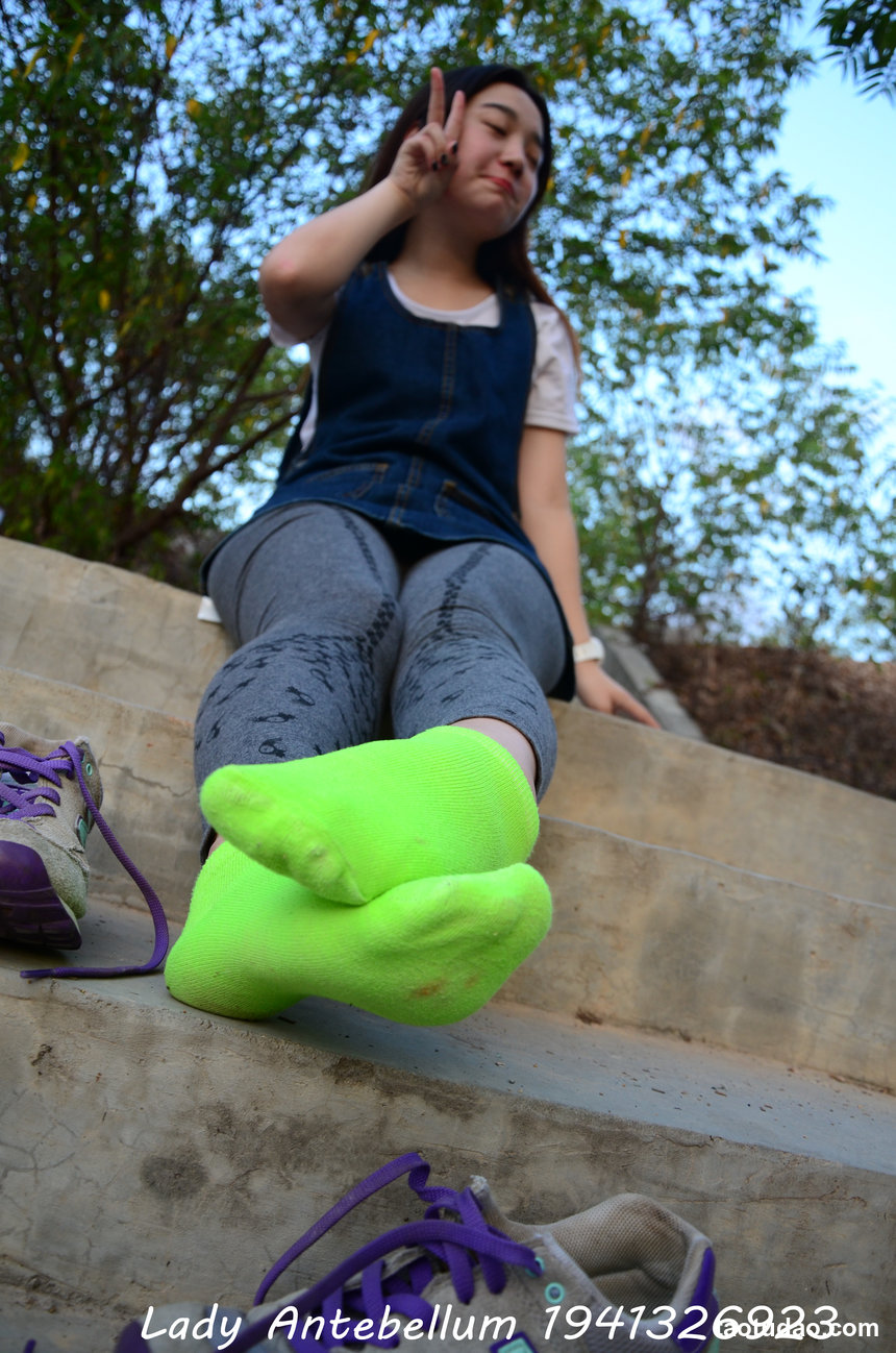 [战前女神] 恋足美腿棉袜女神级摄影套图 094 [104P-242MB]