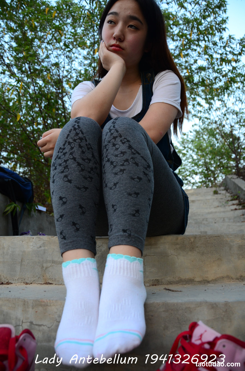 [战前女神] 恋足美腿棉袜女神级摄影套图 095 [95P-235MB]